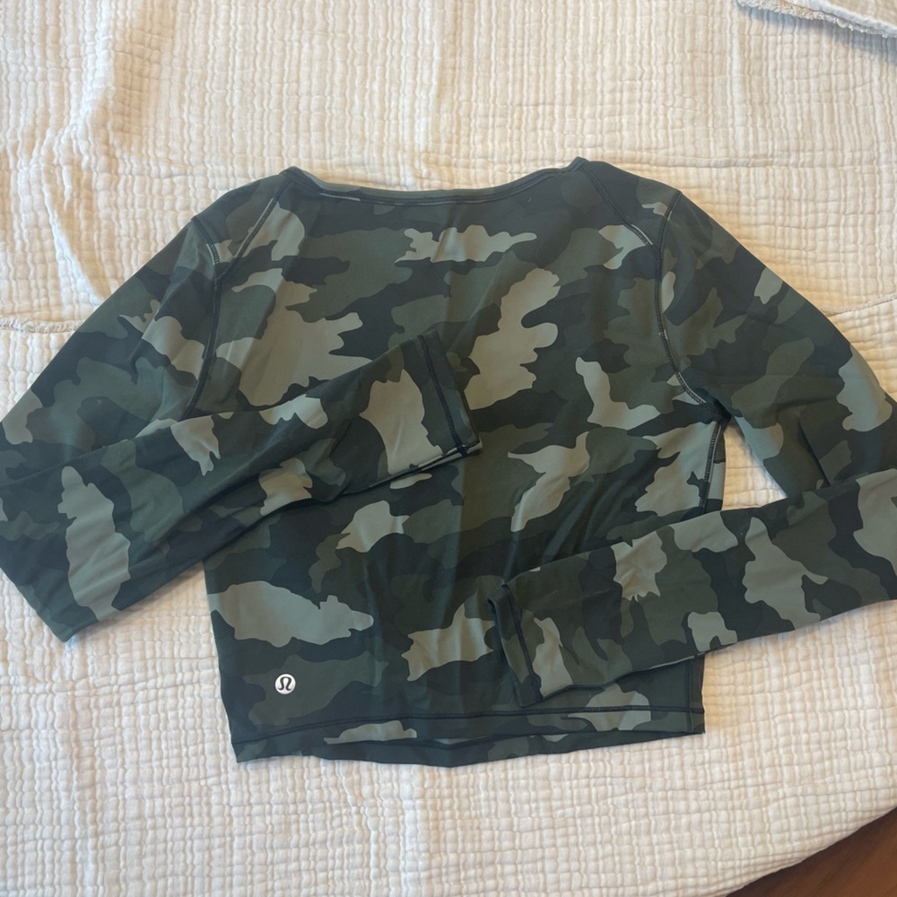 Lululemon cropped long sleeve size 6